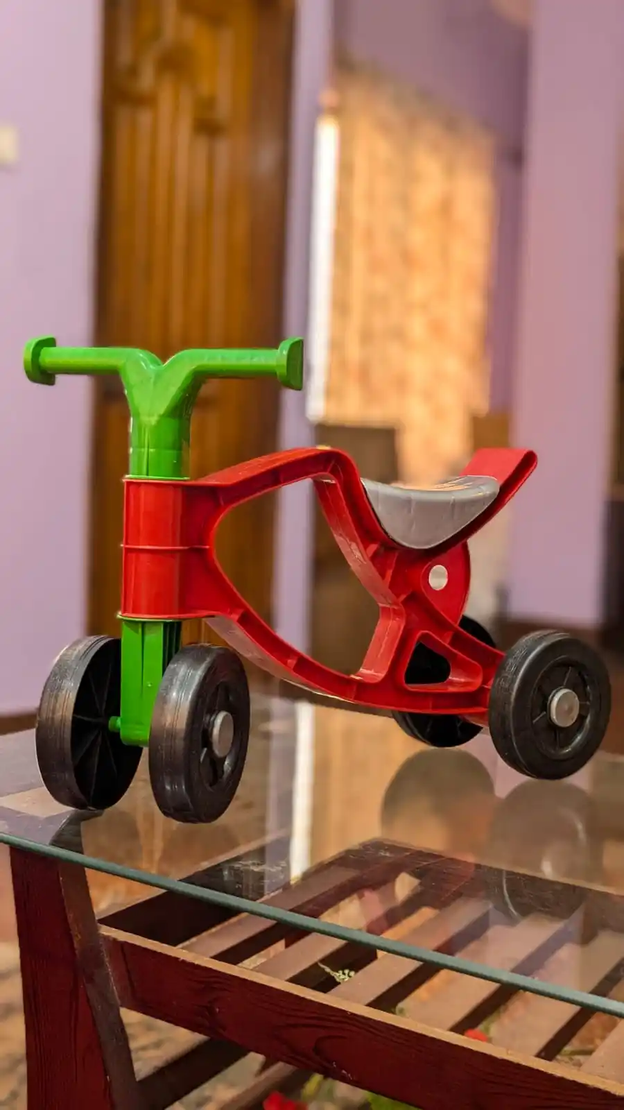 বাচ্চাদের মিনি গাড়ি